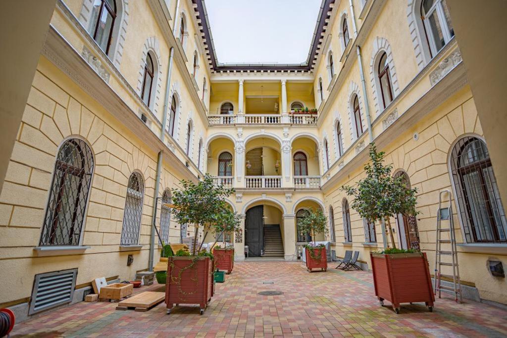 Cosy Gallery Flat In Akacfa St. Budapest Extérieur photo